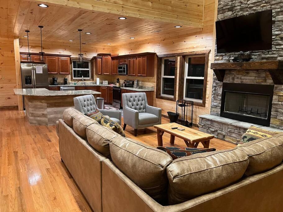 * * 4 Master Bedrooms, Views, Theater, Arcade, Evc Гатлинбург Экстерьер фото