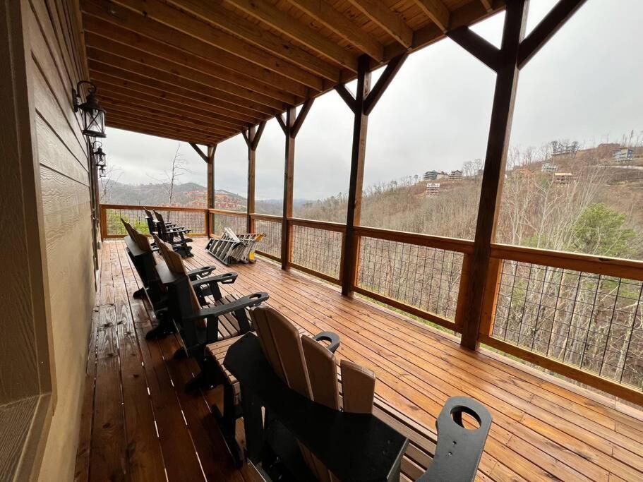* * 4 Master Bedrooms, Views, Theater, Arcade, Evc Гатлинбург Экстерьер фото
