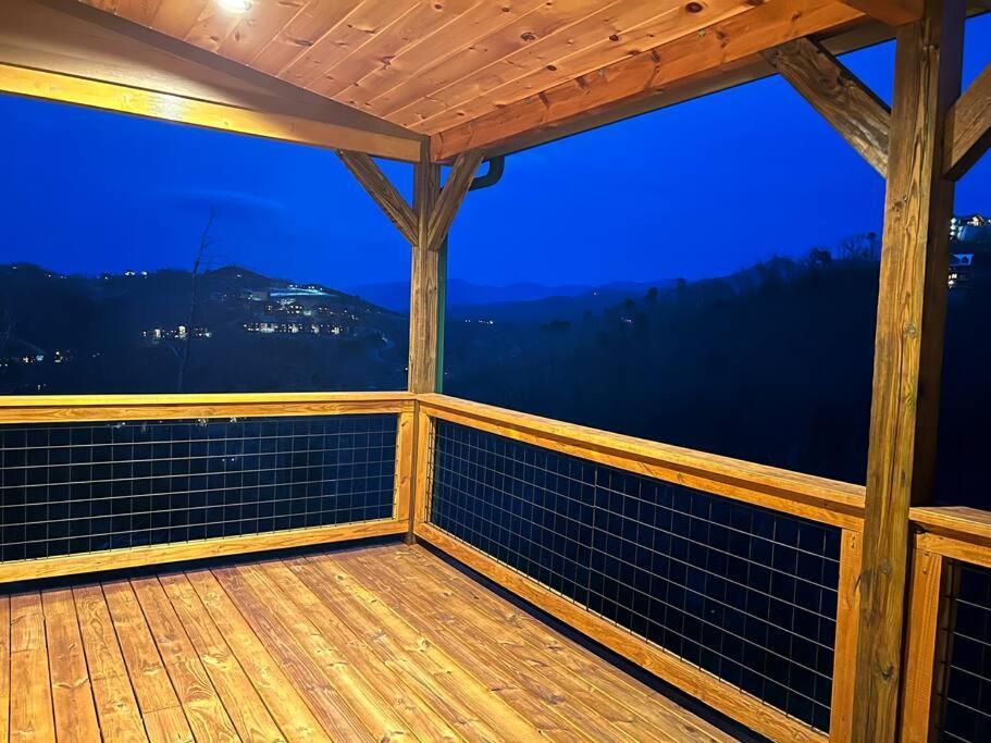 * * 4 Master Bedrooms, Views, Theater, Arcade, Evc Гатлинбург Экстерьер фото