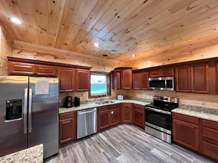 * * 4 Master Bedrooms, Views, Theater, Arcade, Evc Гатлинбург Экстерьер фото