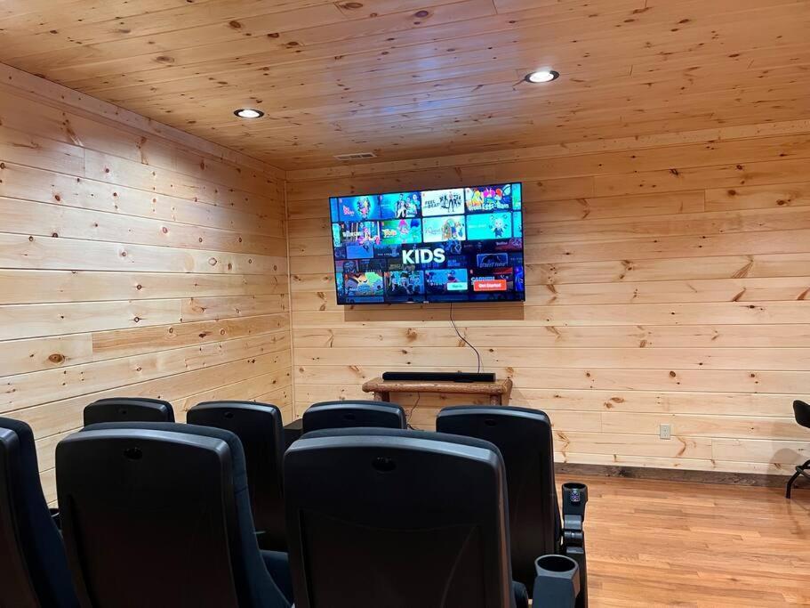 * * 4 Master Bedrooms, Views, Theater, Arcade, Evc Гатлинбург Экстерьер фото