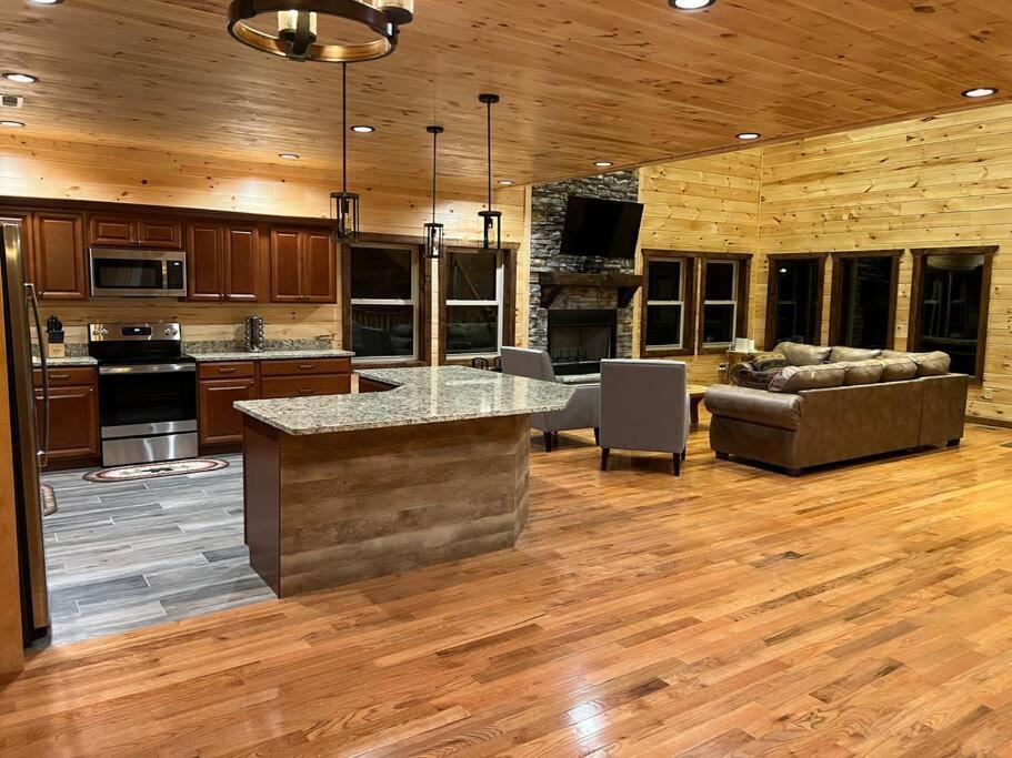 * * 4 Master Bedrooms, Views, Theater, Arcade, Evc Гатлинбург Экстерьер фото