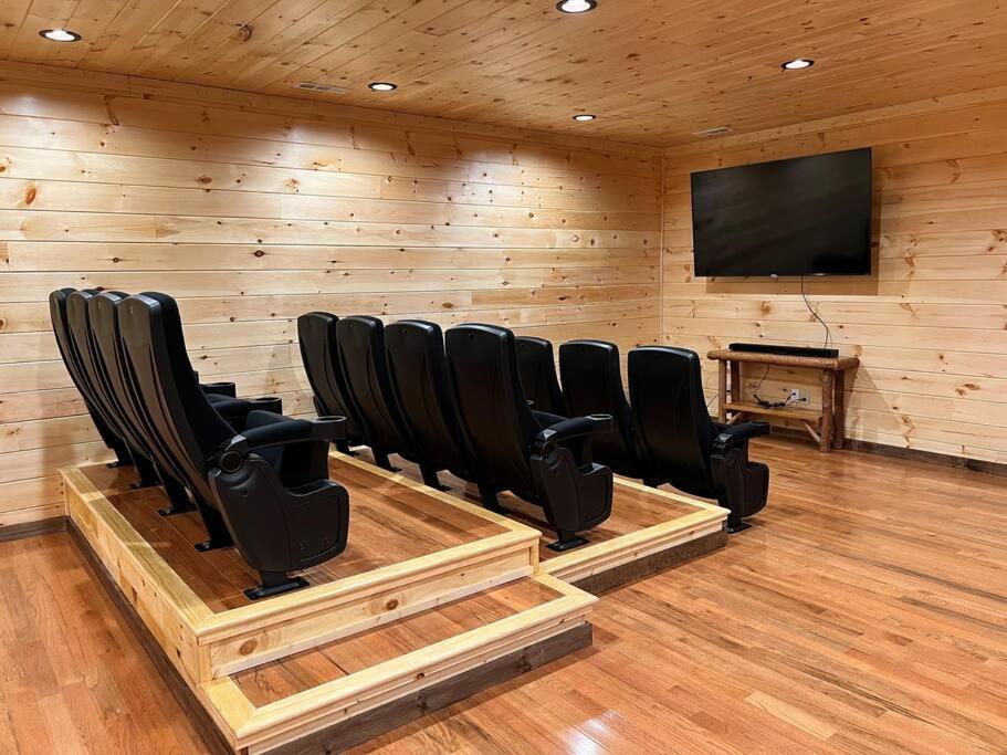 * * 4 Master Bedrooms, Views, Theater, Arcade, Evc Гатлинбург Экстерьер фото